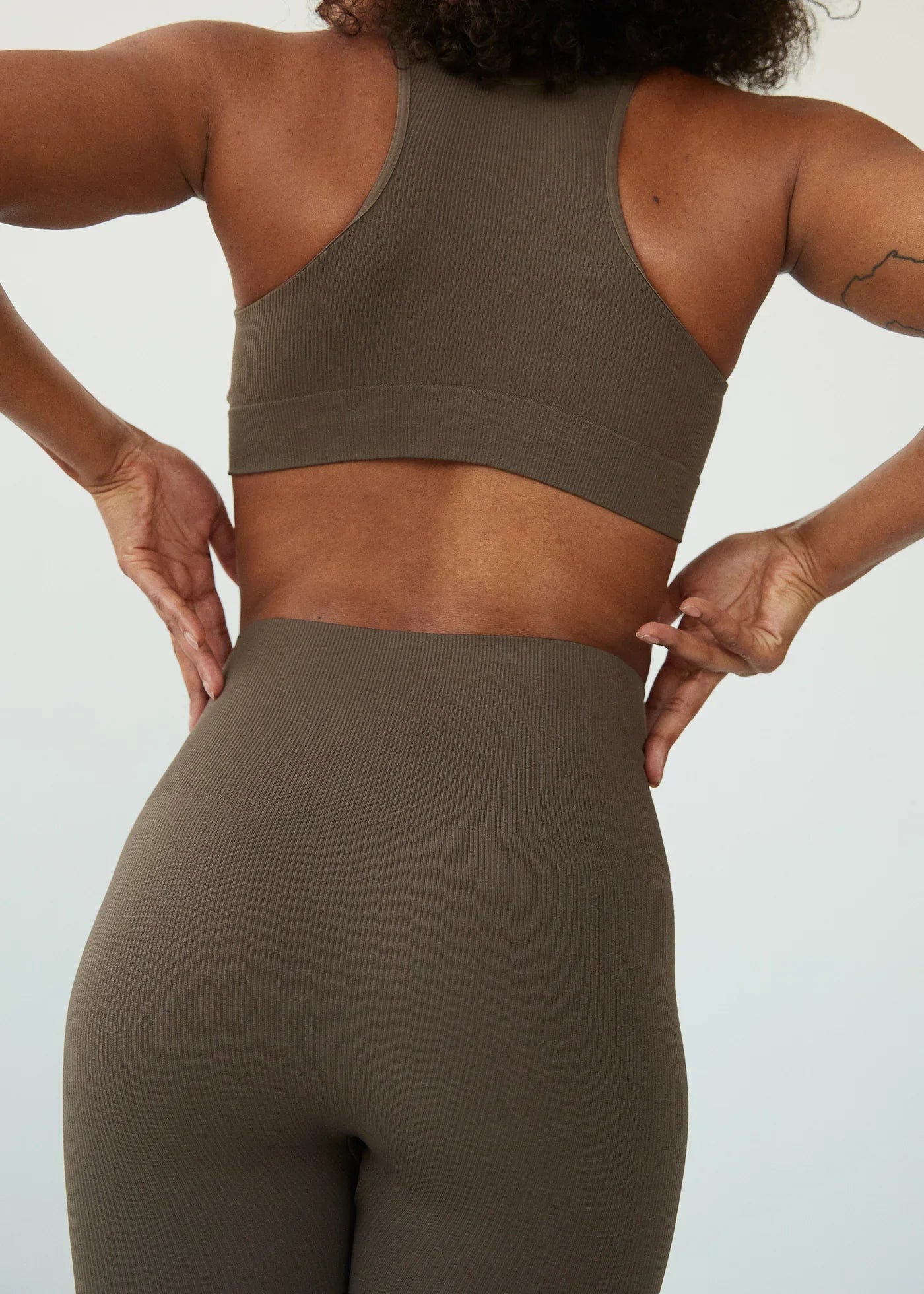 Short biker marron en recyclé - lena short rib brown