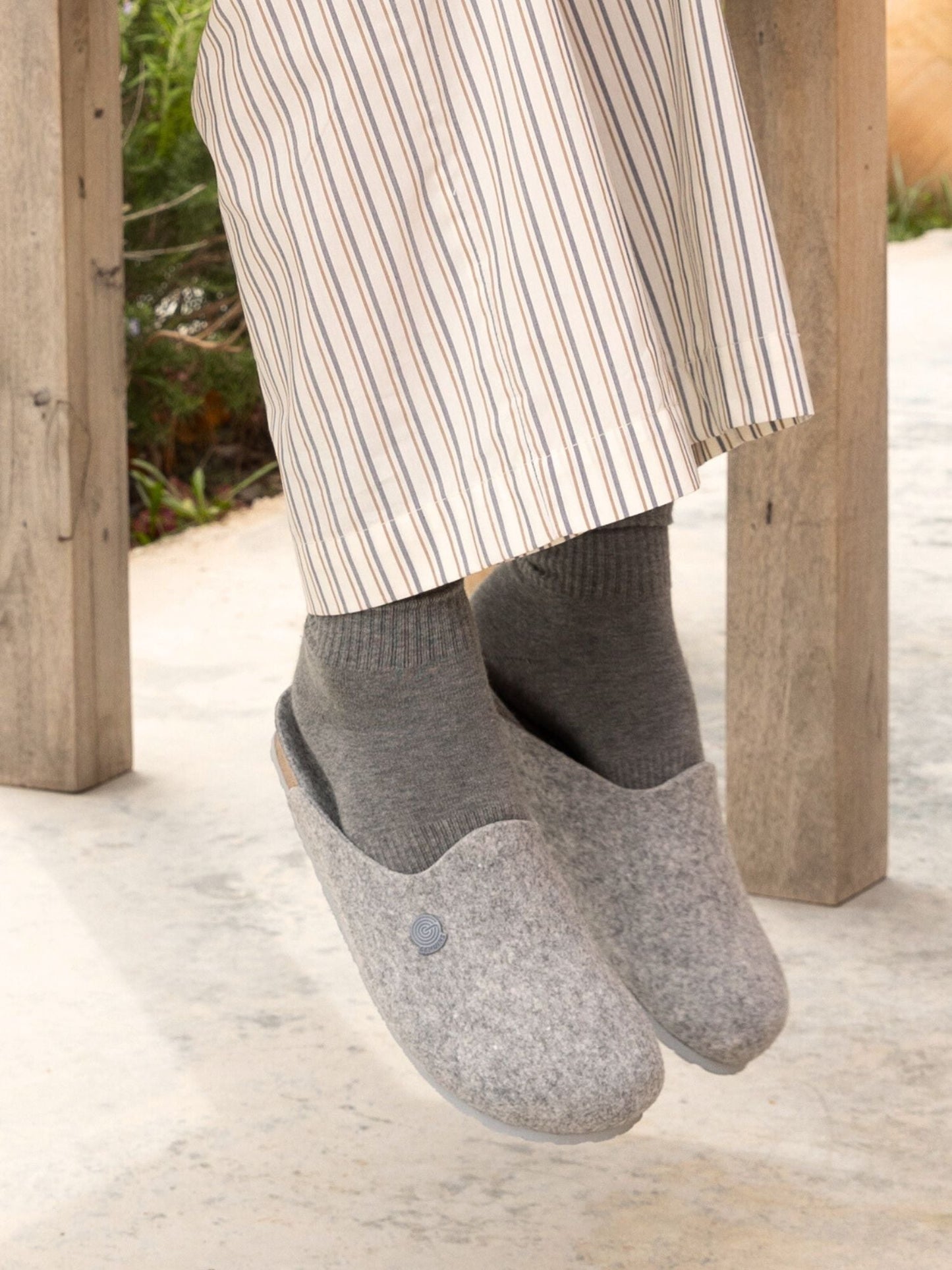 Chaussons sabots en matières recyclées | gris "helsinki monochrome gray"