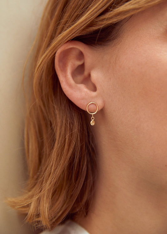 Boucles d'oreilles avec perle en or recyclé 9ct - Gold Dot Circle Studs