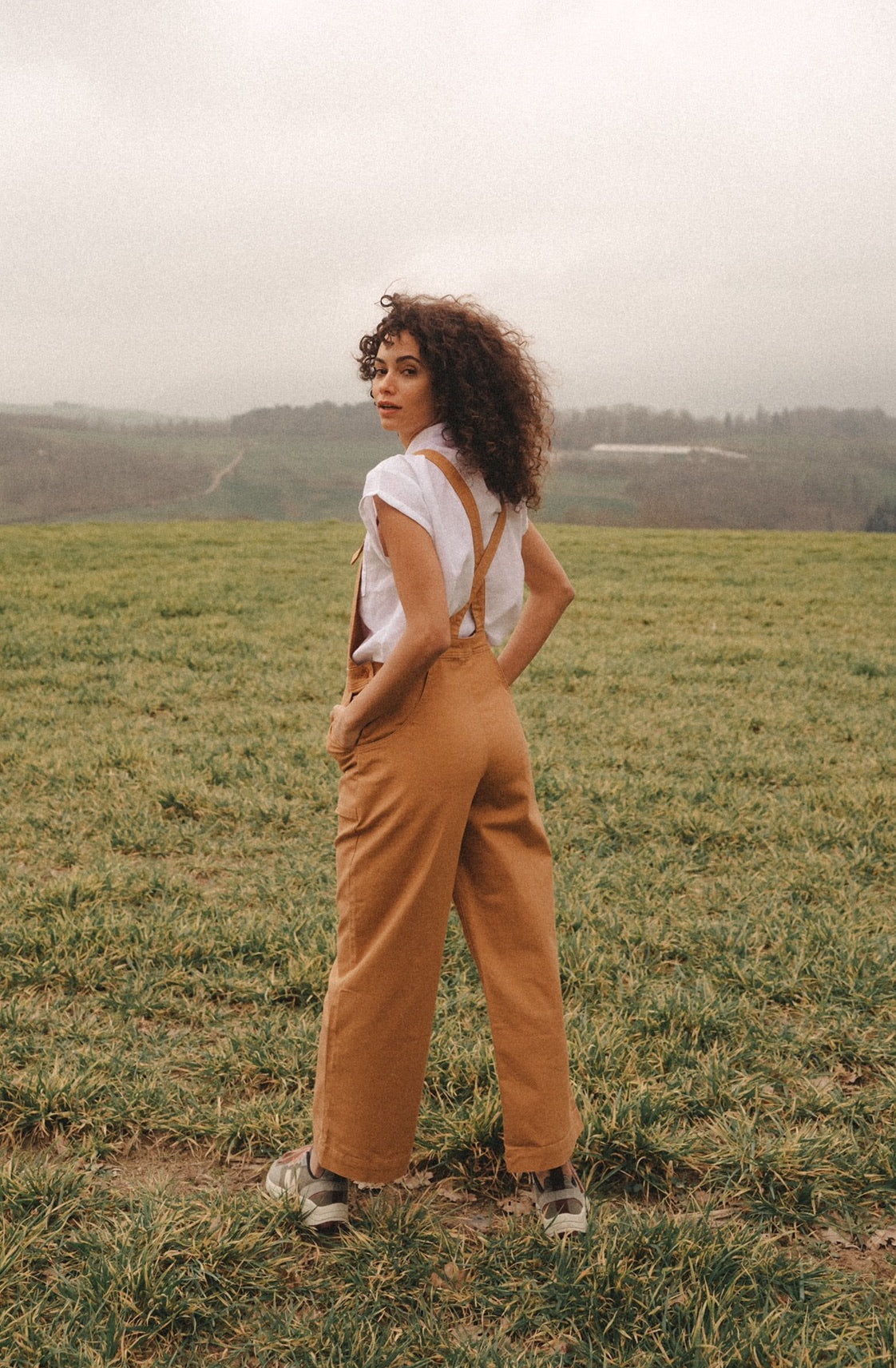Salopette en coton bio | Camel "stand up cropped overalls camel"