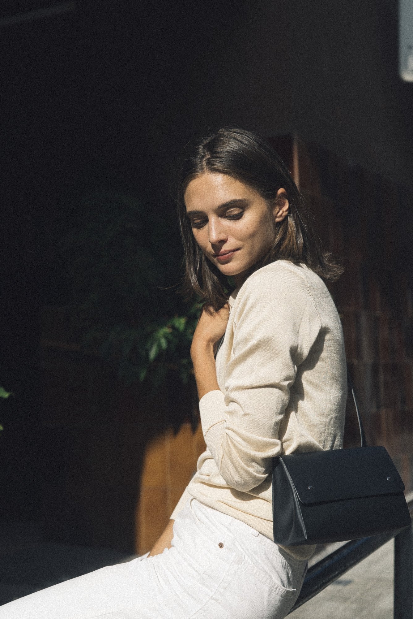 Sac noir en cuir recyclé - triangle bucket