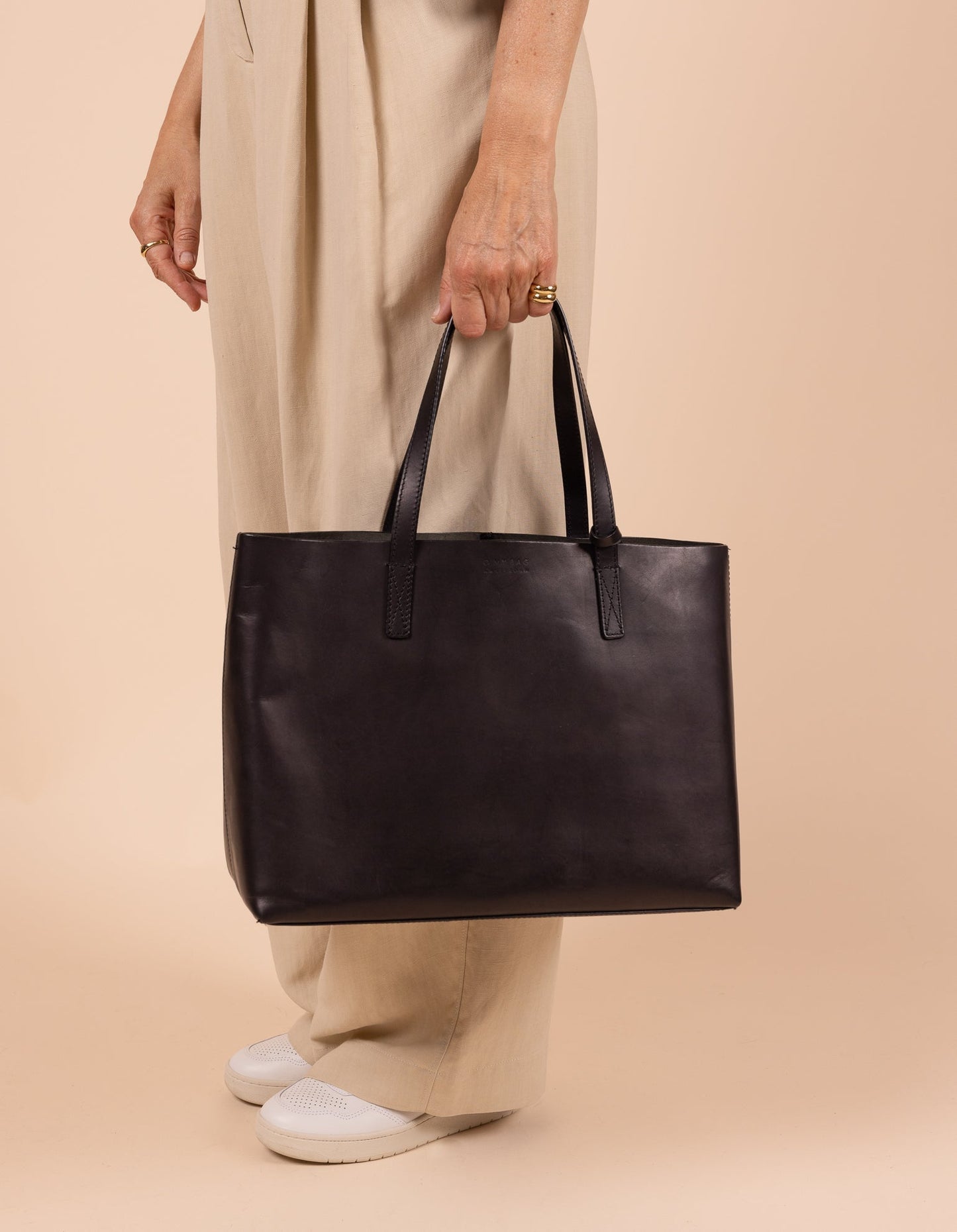 Sac cabas en cuir certifié | black "sam shopper black classic leather"