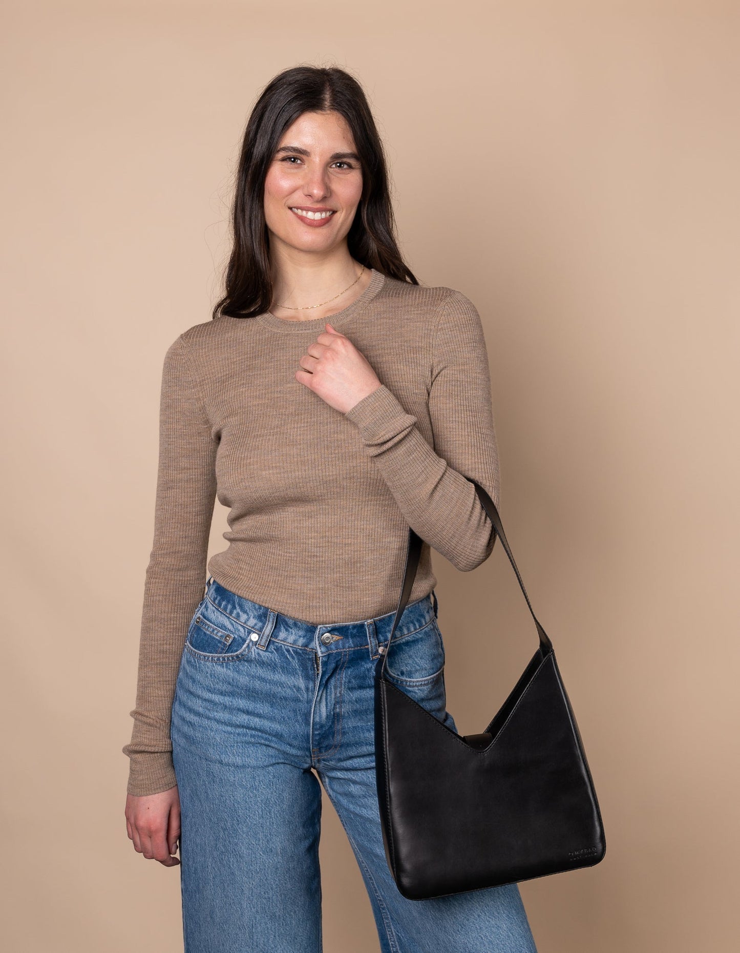 Sac à main en cuir tannage végétal | noir "Vicky black classic leather"