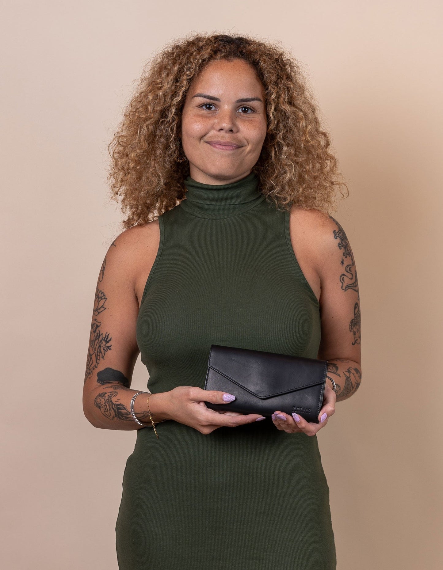 Portefeuille en cuir certifié | noir "pixie's pouch black classic leather""