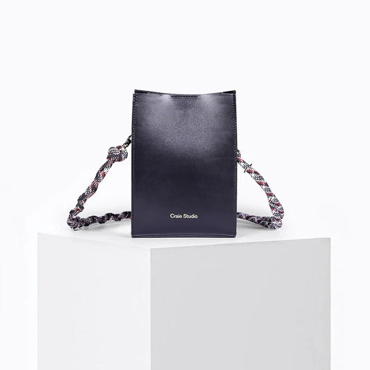 Sac à bandoulière en cuir certifié | noir "essence - noir"