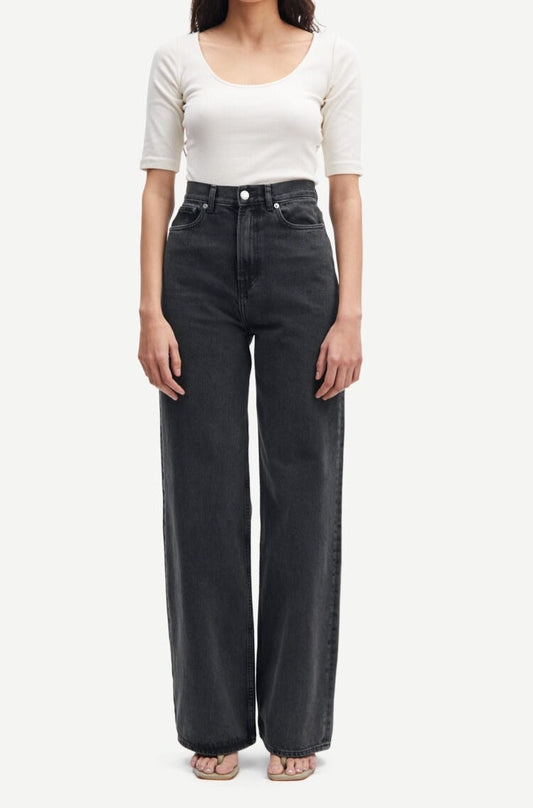 Jean ample noir délavé en coton bio et recyclé | rebecca jeans black dust