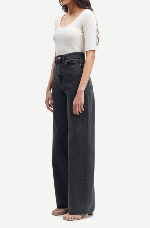 Jean ample noir délavé en coton bio et recyclé | rebecca jeans black dust