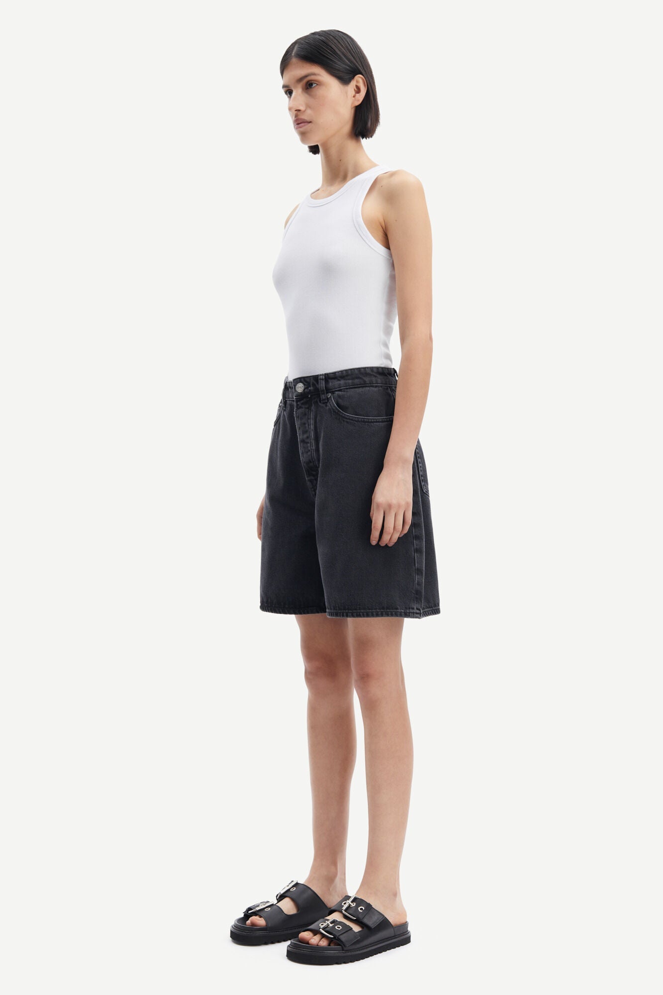 Short en jean noir en coton bio et recyclé - long shelly shorts black dust