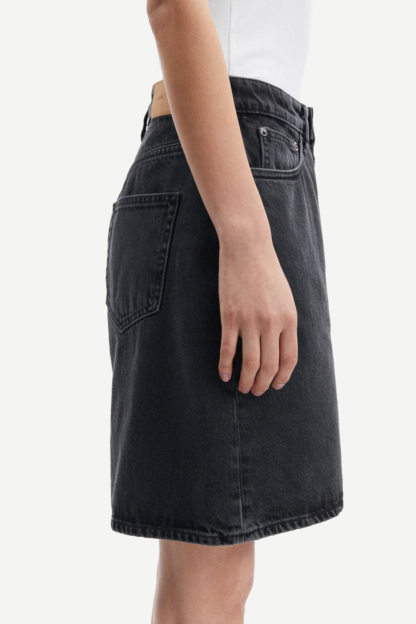 Short en jean noir en coton bio et recyclé - long shelly shorts black dust