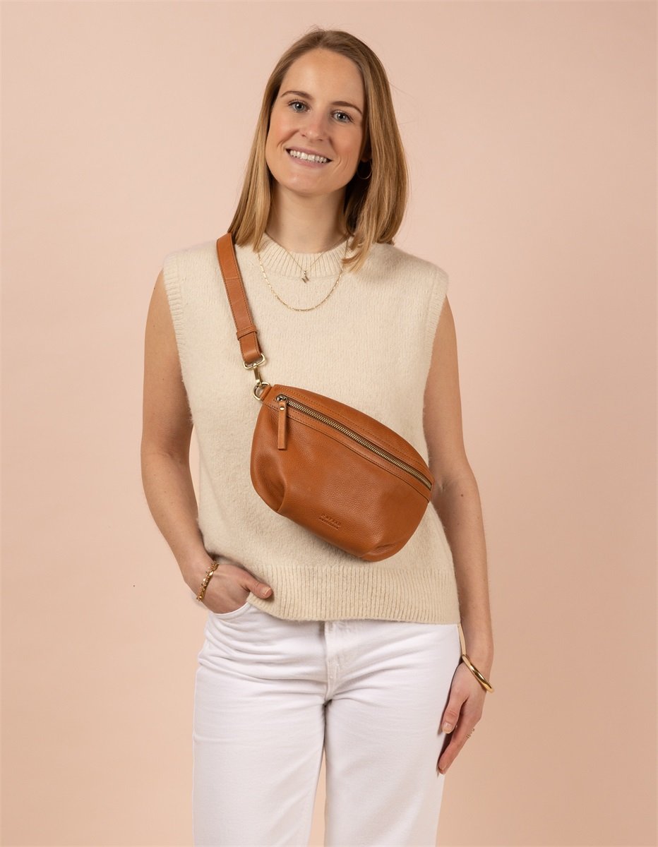 Banane en cuir certifié | Marron "milo oak soft grain"