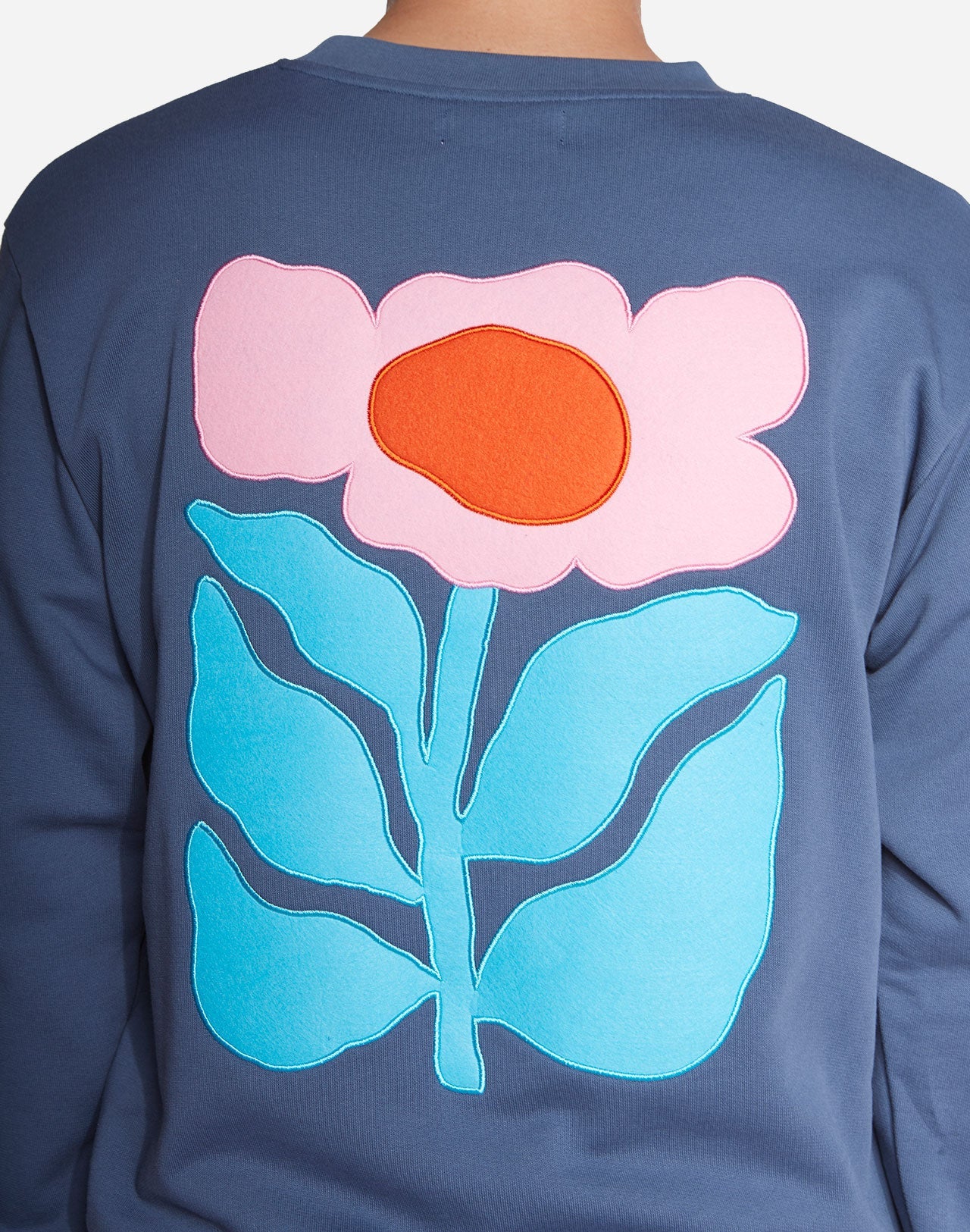Sweat brodé en coton bio | bleu "floris cobalt blue"