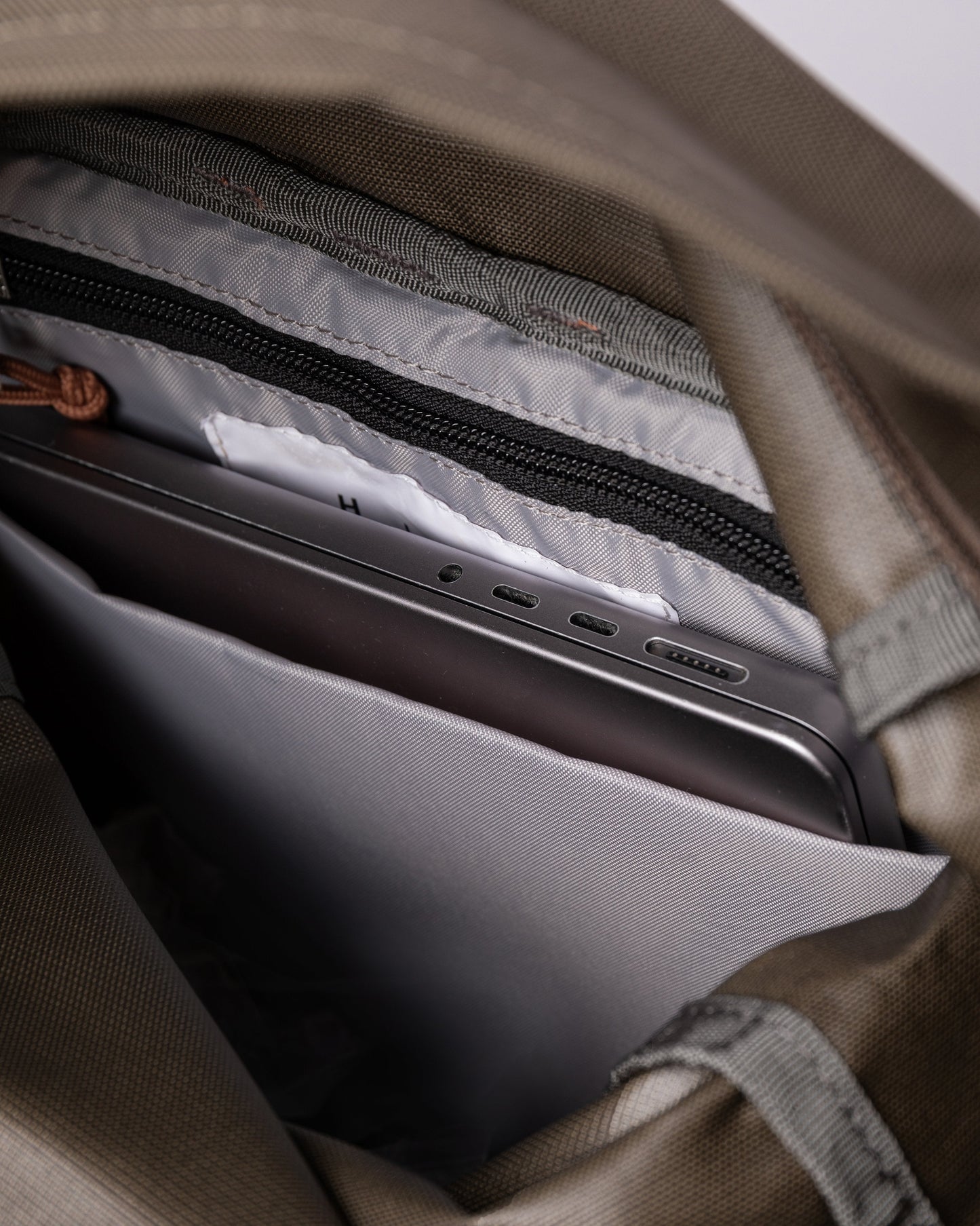 Sac à dos rolltop imperméable en recyclé | Noir et marron "forest hike multi brown"