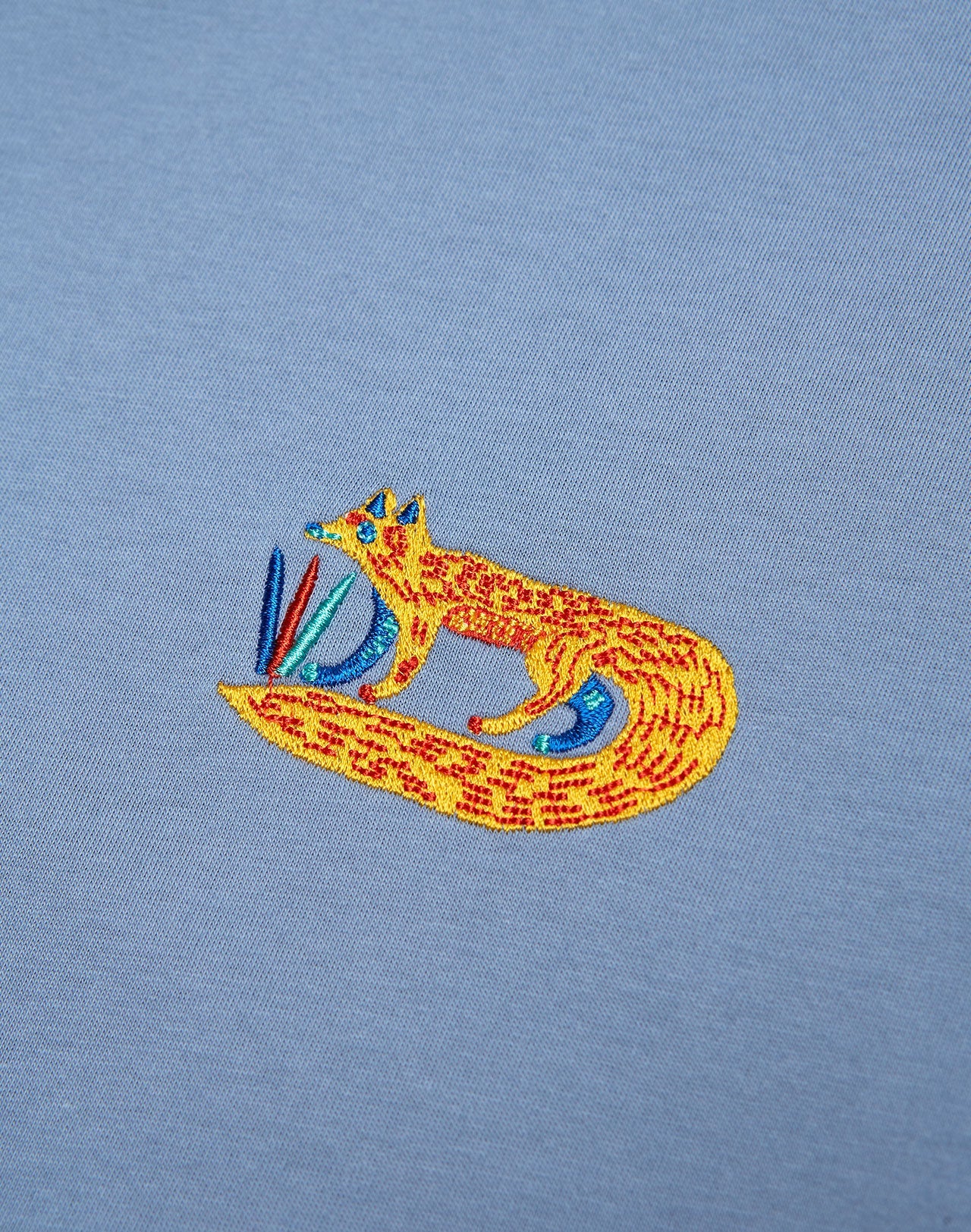 T-shirt brodé en coton bio | bleu "foxy azure"
