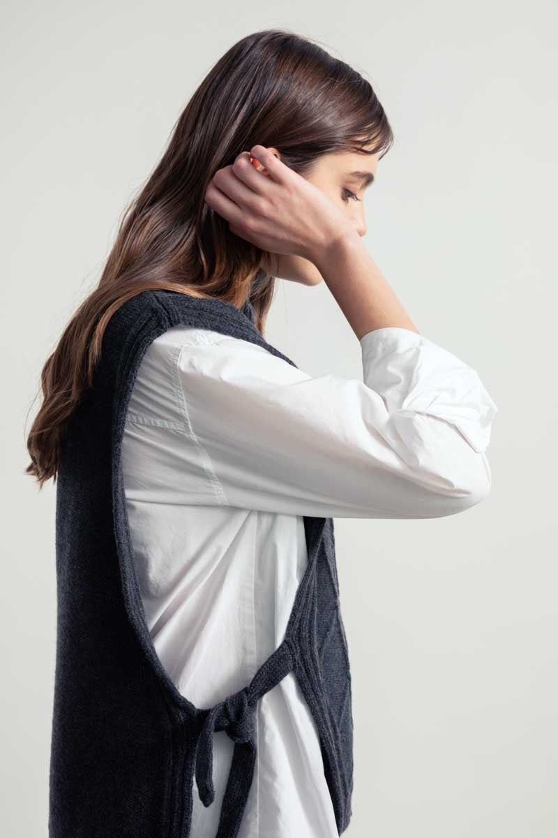 Pull sans manches en laine recyclée | gris "delia - grigio carbone"