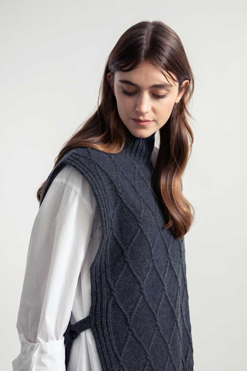 Pull sans manches en laine recyclée | gris "delia - grigio carbone"