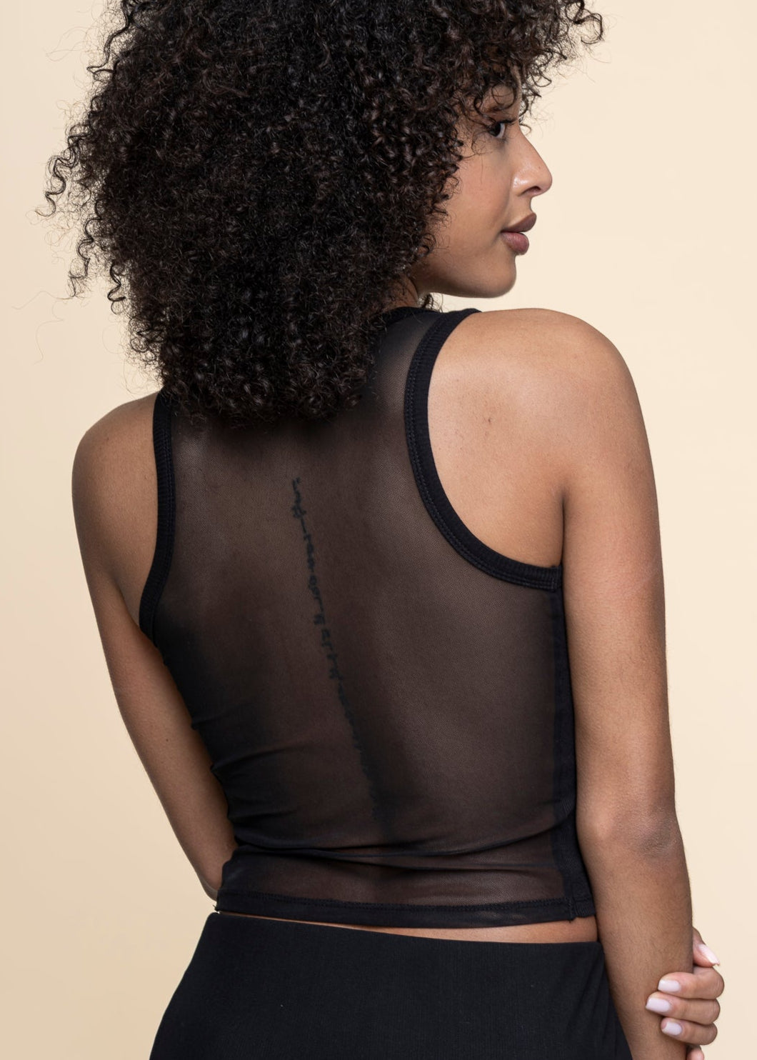 Top bi-matière en coton bio et mesh recyclé | noir "Holmen - black"