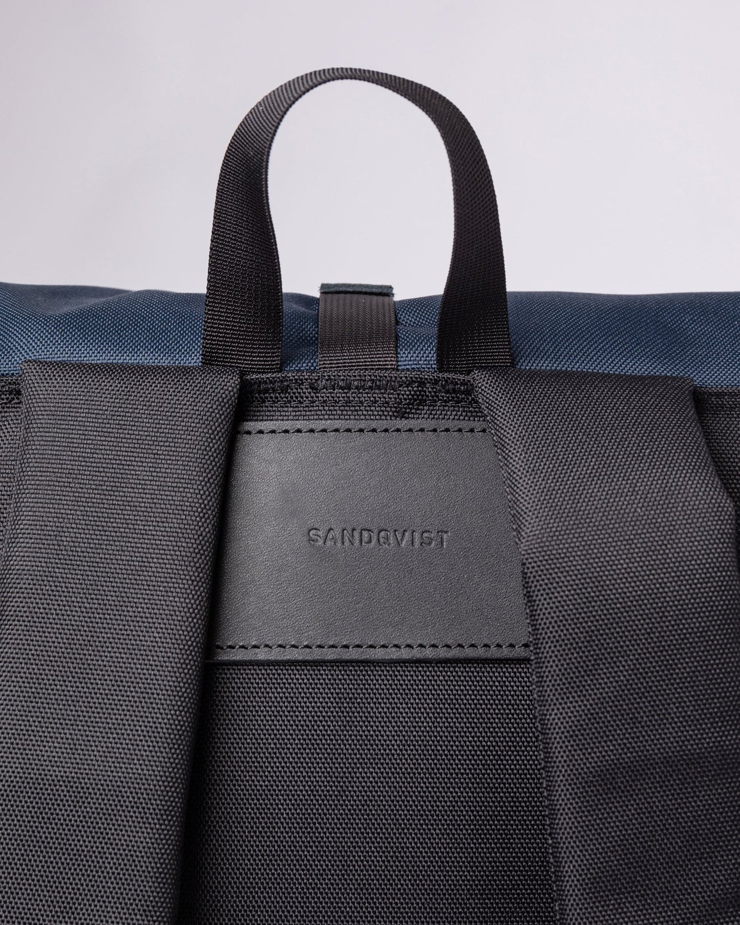 Sac à dos en matière recyclée | bleu et noir "ilon multi black navy"