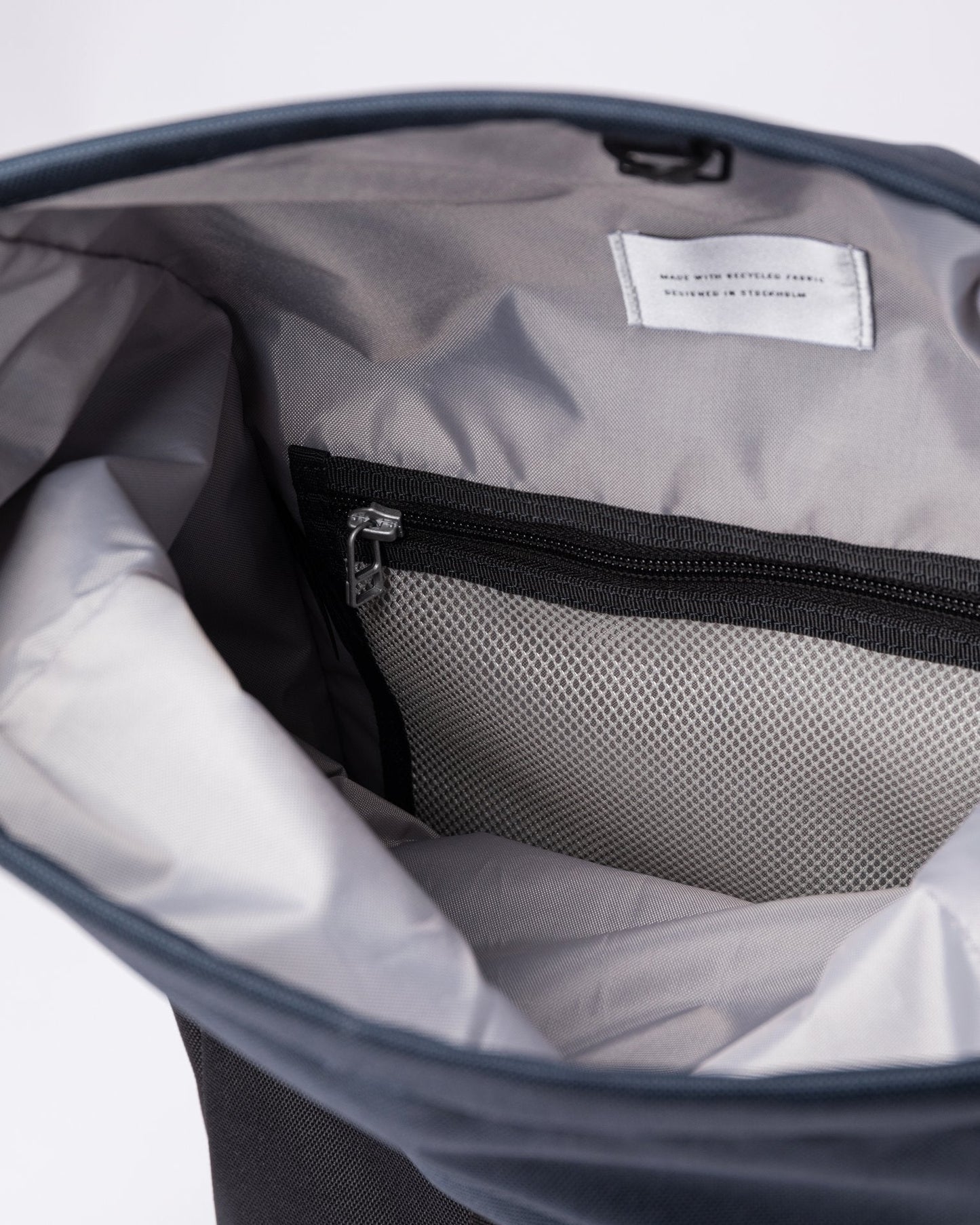 Sac à dos en matière recyclée | bleu et noir "ilon multi black navy"
