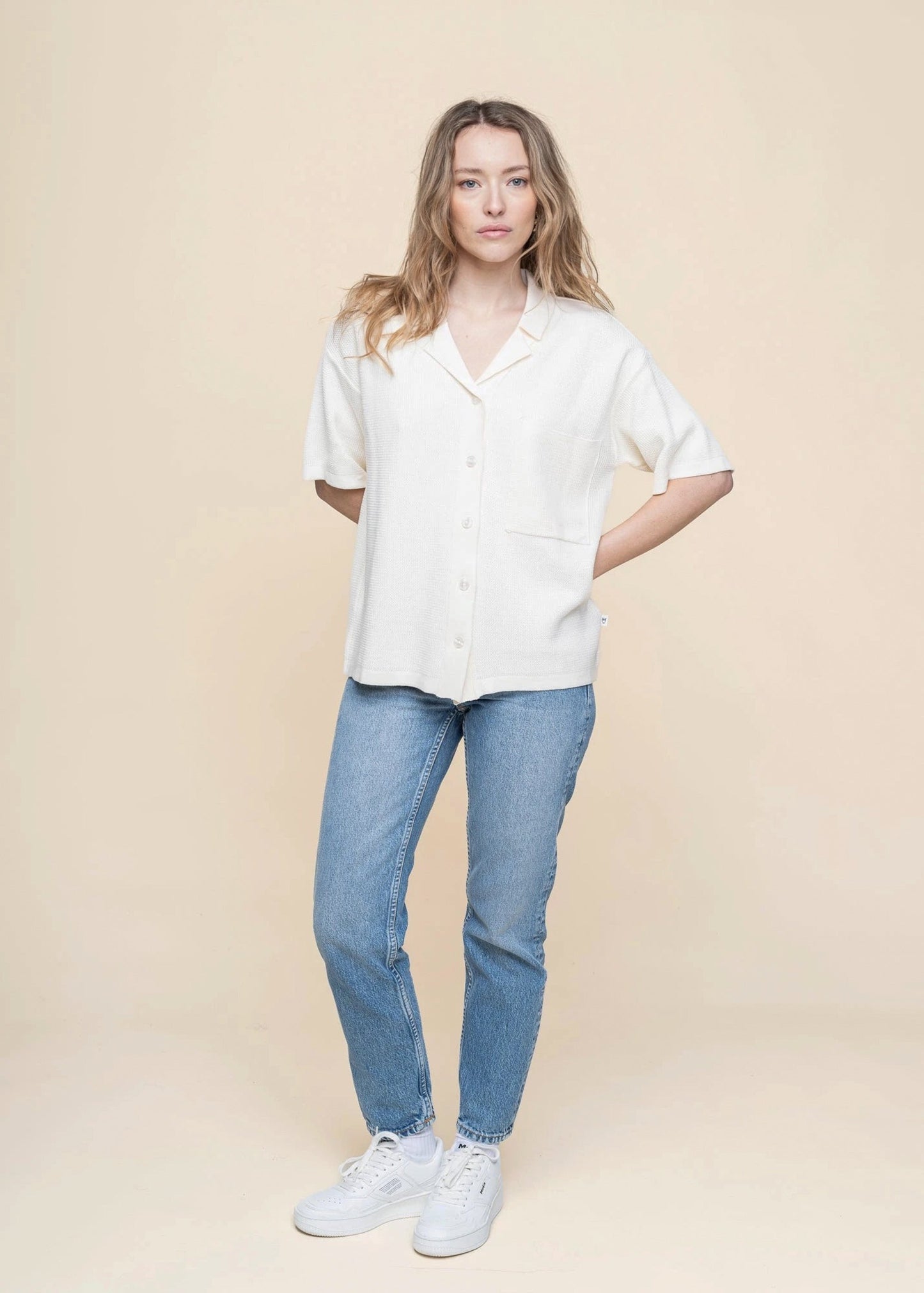 Chemise en coton biologique | blanc "racking stitch short sleeved shirt - egret"