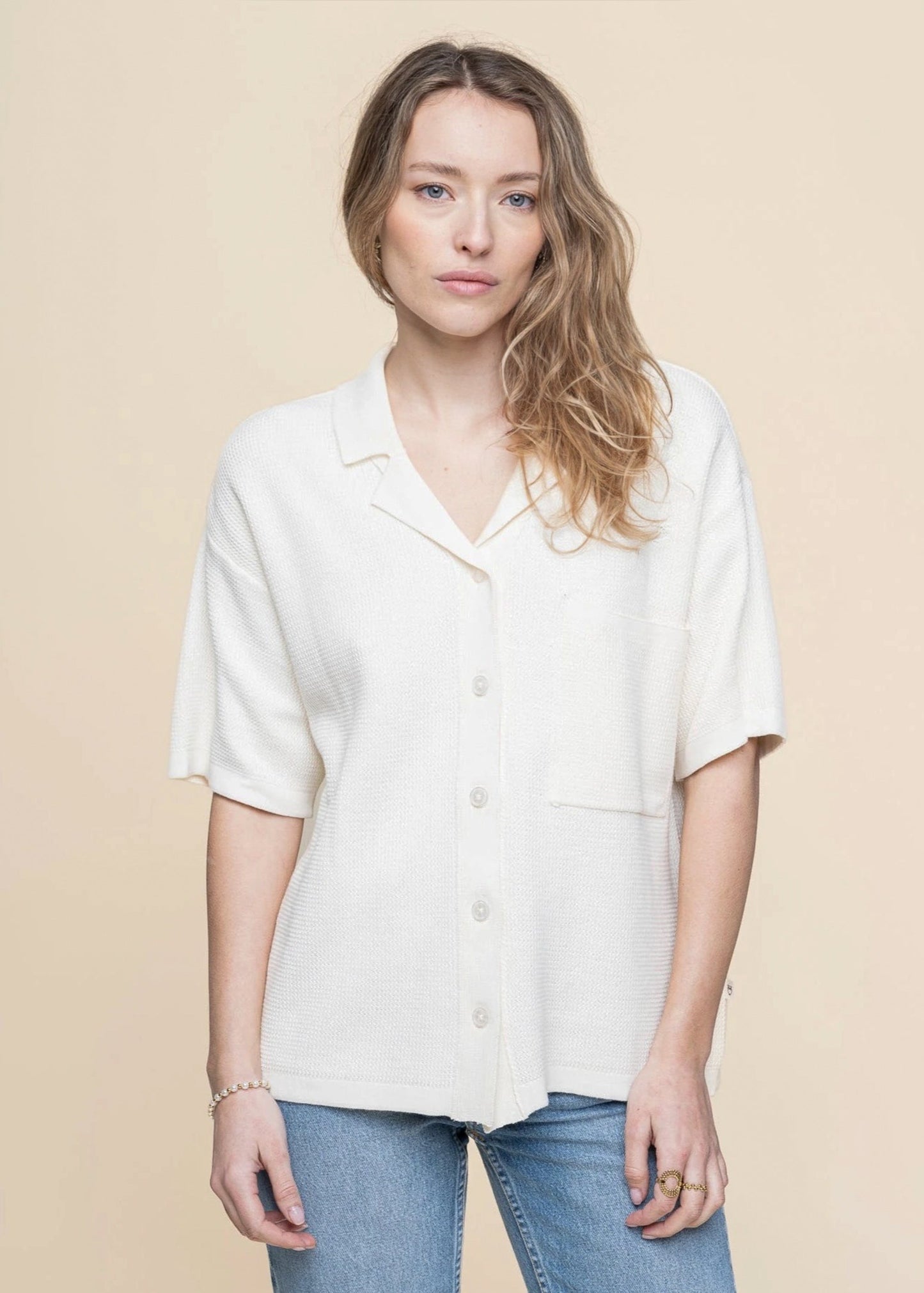Chemise en coton biologique | blanc "racking stitch short sleeved shirt - egret"