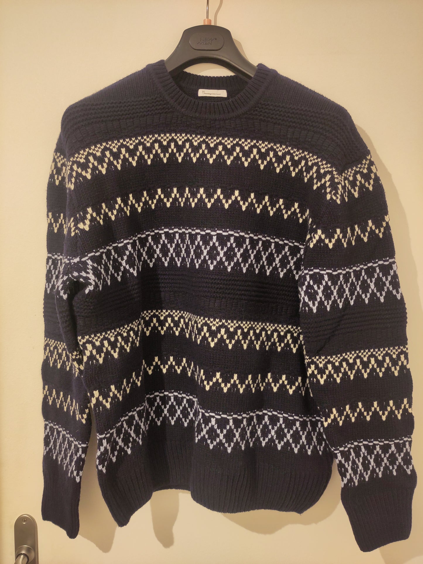 Pull en laine certifiée | bleu 'knitted pattern crew neck blue stripe'