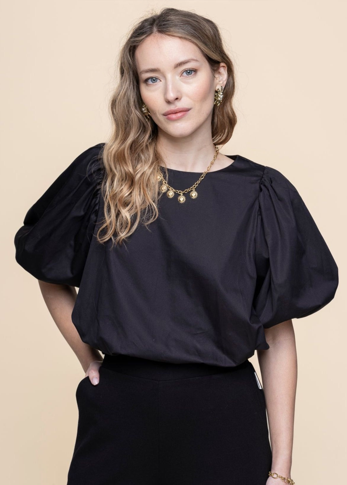Blouse à manches bouffantes en coton bio | noir "laide black"