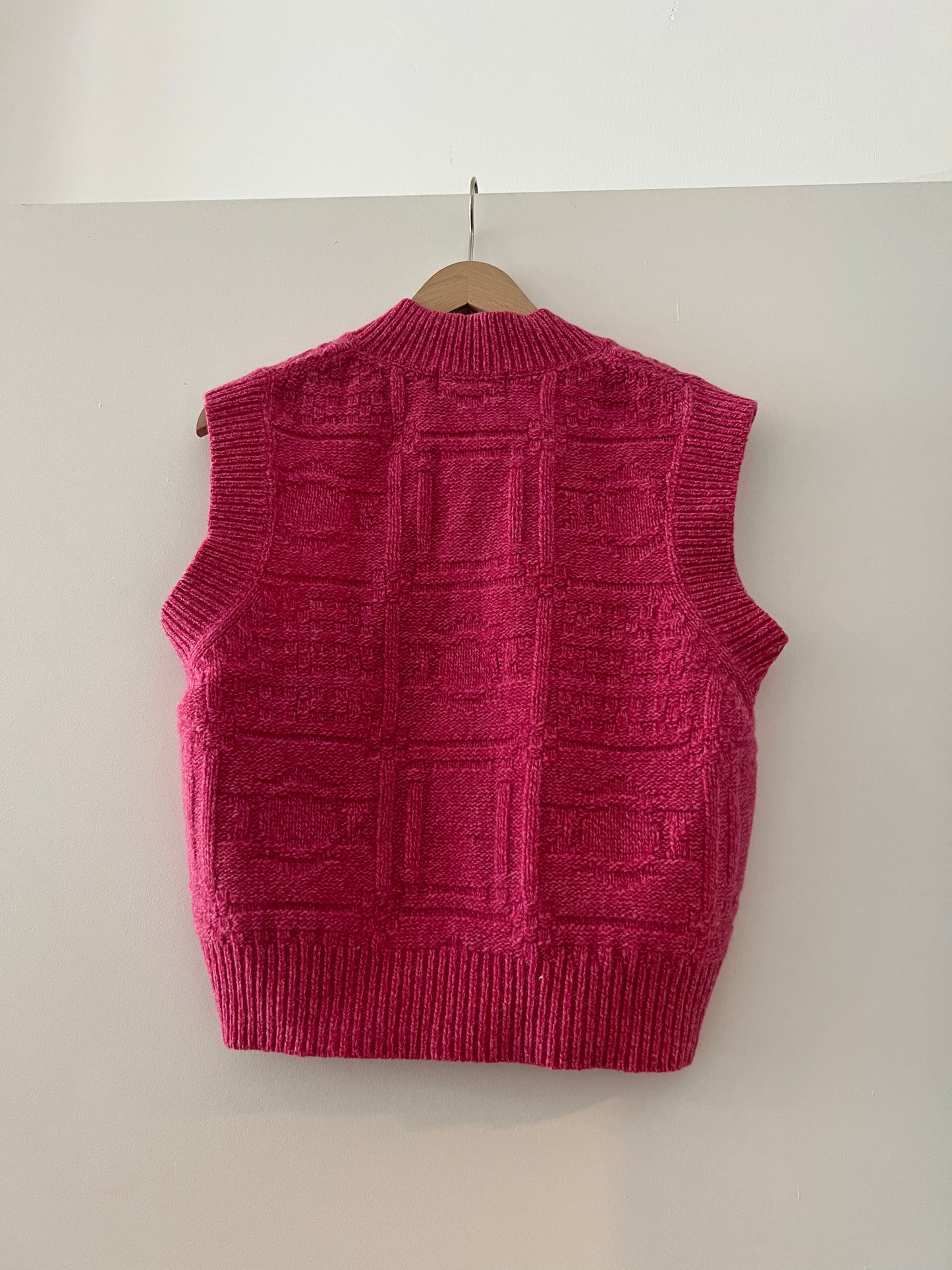 Pull sans manches en laine certifiée | rose 'pink links mica knitted vest'