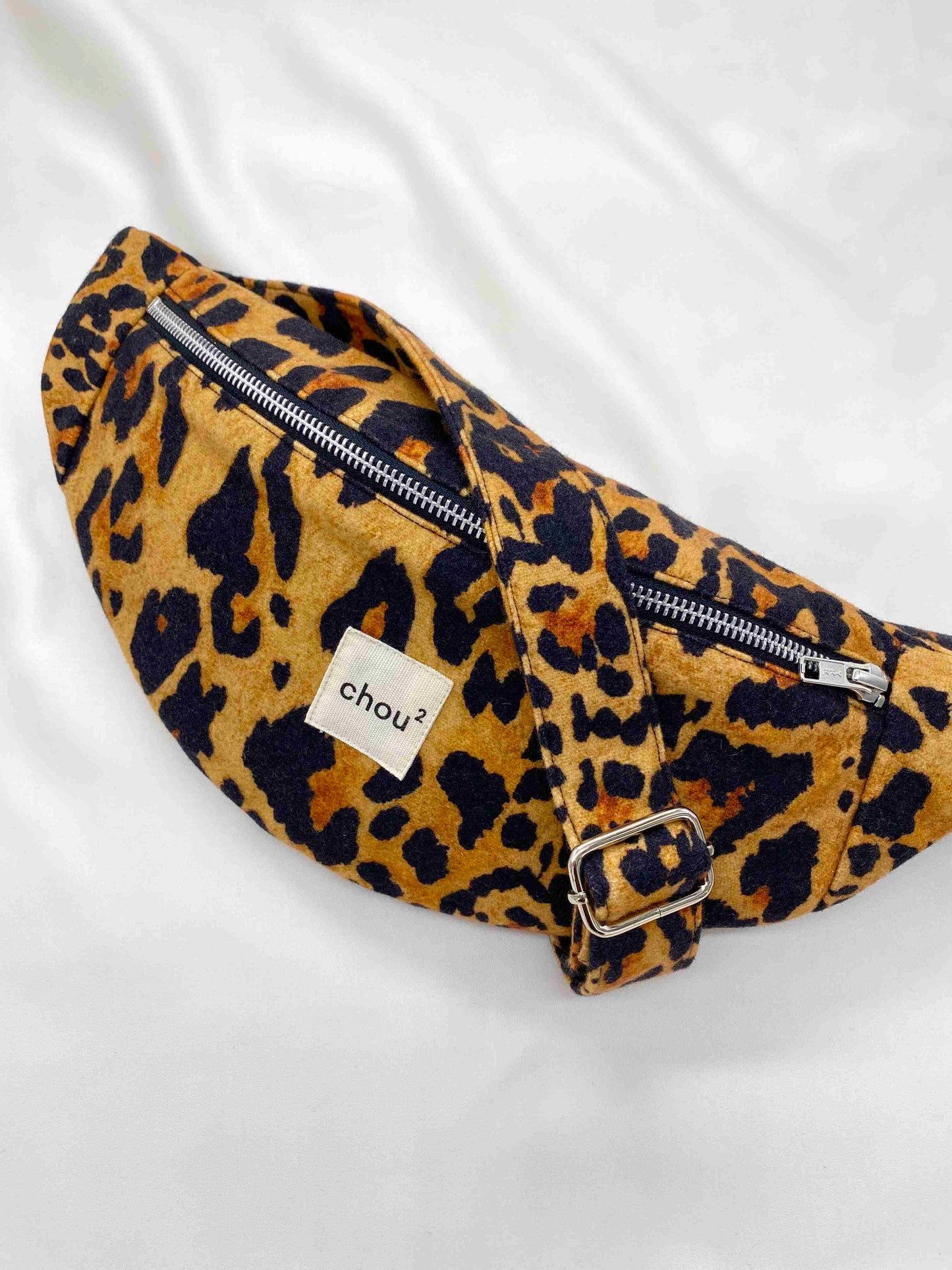 Banane made in France en laine upcyclée | Motif léopard "léopard lainé"