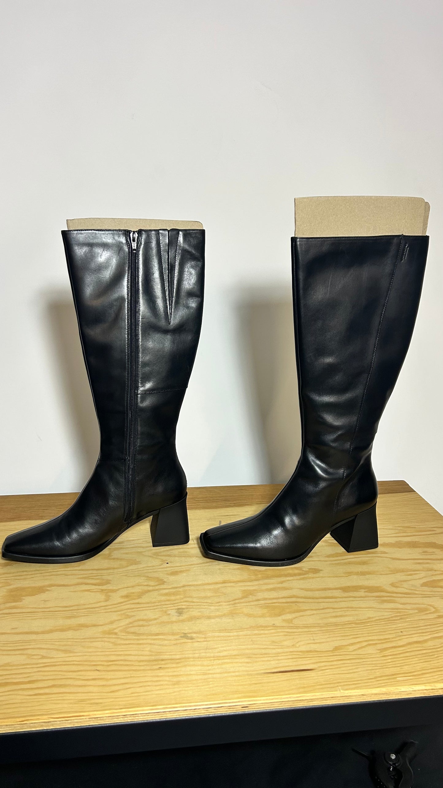 Bottes hautes en cuir certifié | noir 'hedda - black'