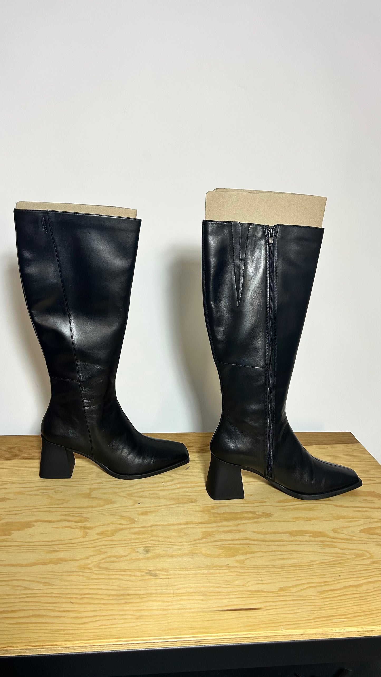 Bottes hautes en cuir certifié | noir 'hedda - black'