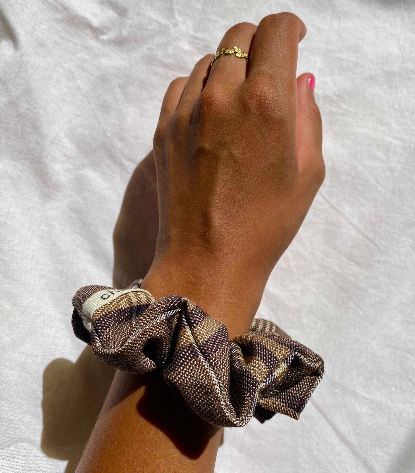 Chouchou à motif tartan en laine et soie upcyclées - grand