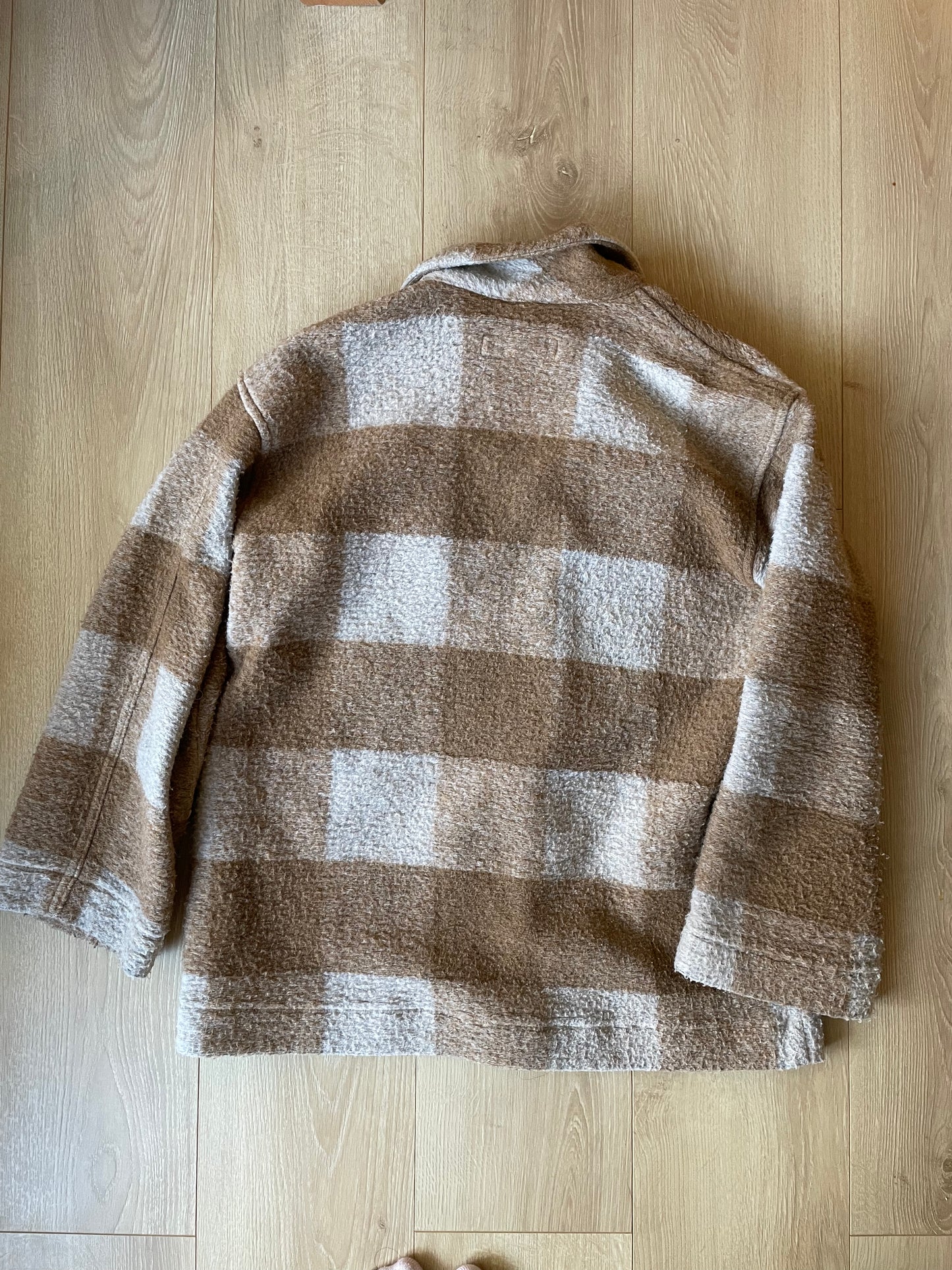 Veste à carreaux oversize en laine recyclée | beige et marron 'ariko caramel check'