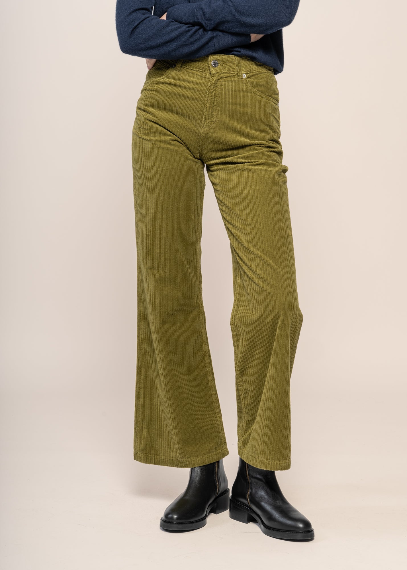 Pantalon flare velours en coton bio | kaki "calgary - pickles"