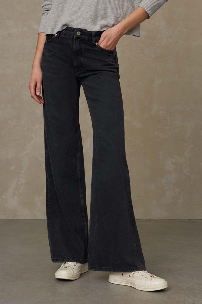 Jean ample en coton recyclé | noir "jane - eco recycled grey worn"