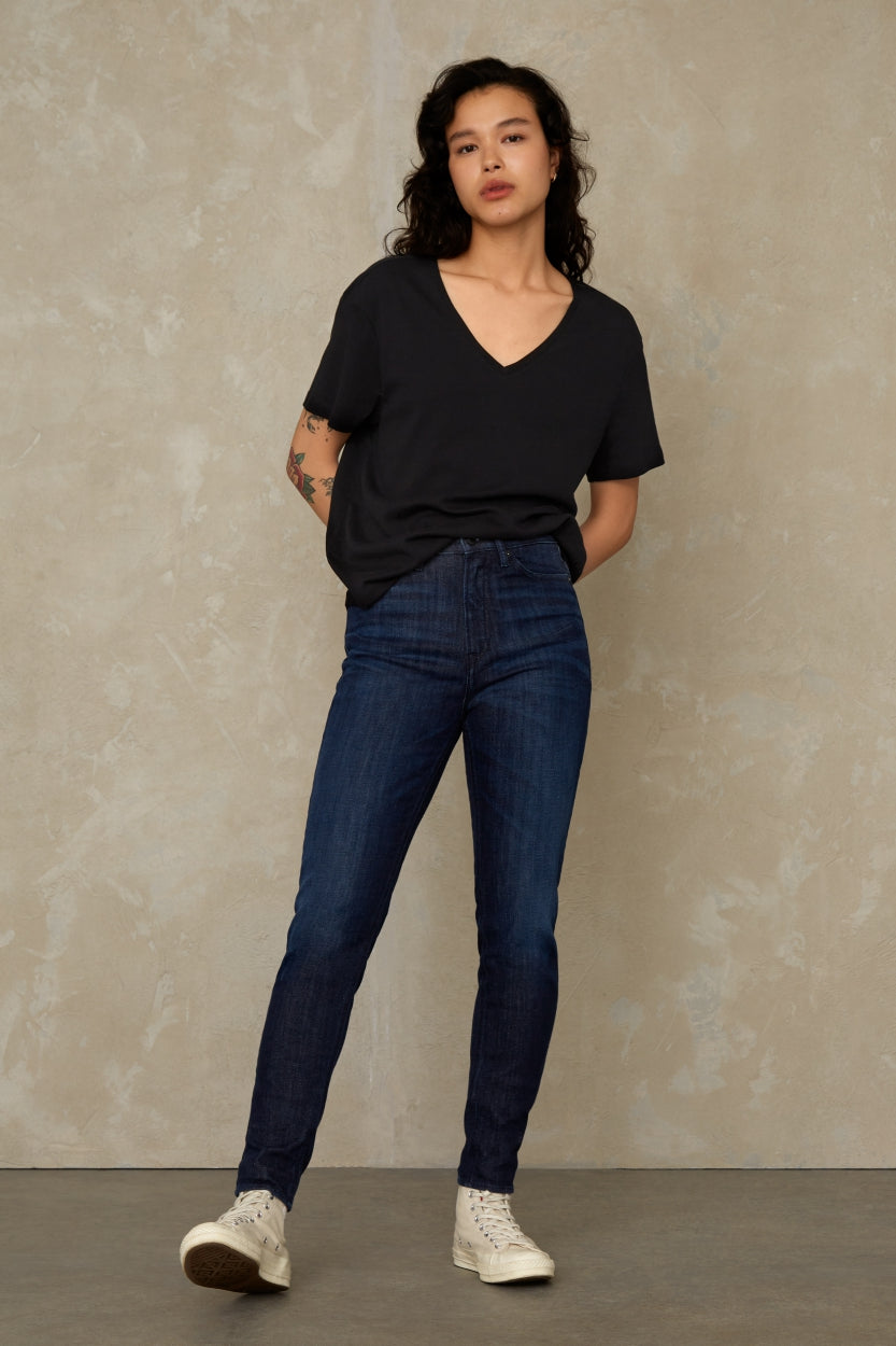 T-shirt col v ample en recyclé | noir "Amarissa"