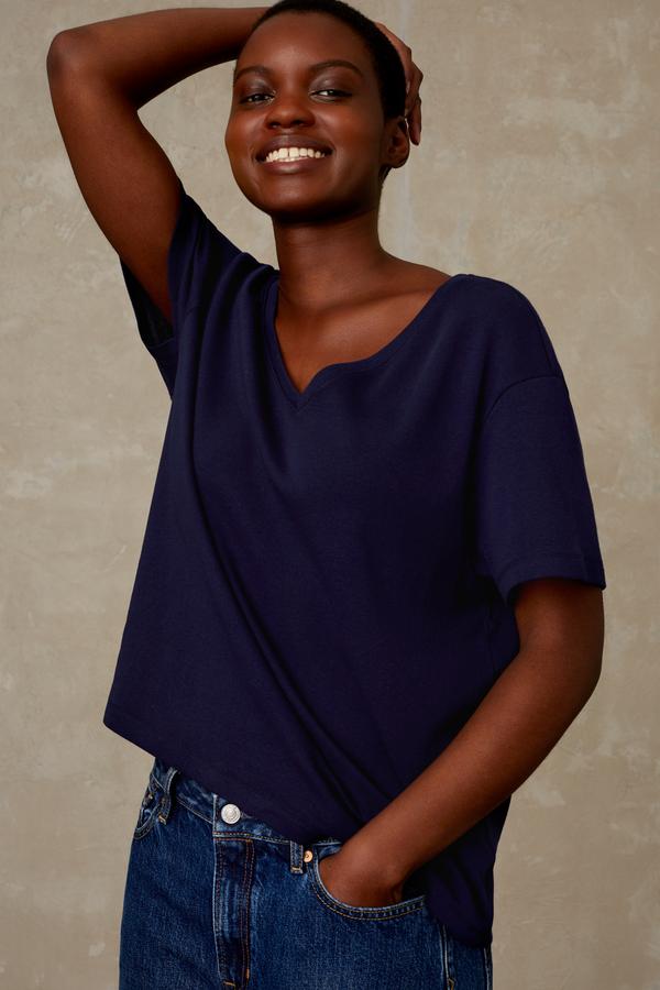T-shirt col v ample en recyclé | marine "Amarissa"