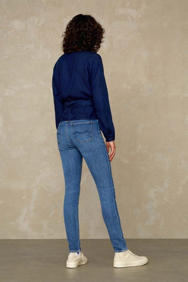 Jean skinny en coton bio et recyclé | bleu délavé "Christina High"