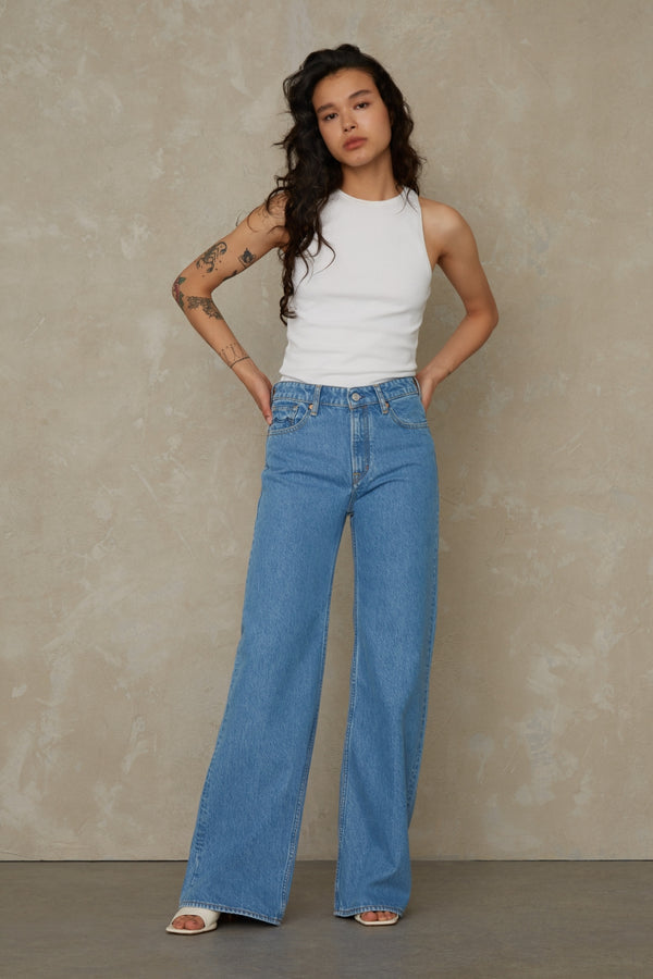 Jean ample bleu en coton bio et recyclé - jane sanibel bright
