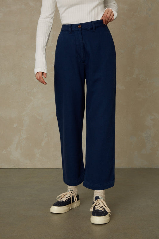 Pantalon ample en coton bio et tencel | marine "daria cropped worker blue"