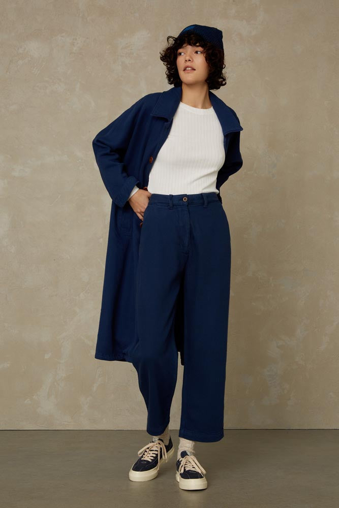 Pantalon ample en coton bio et tencel | marine "daria cropped worker blue"
