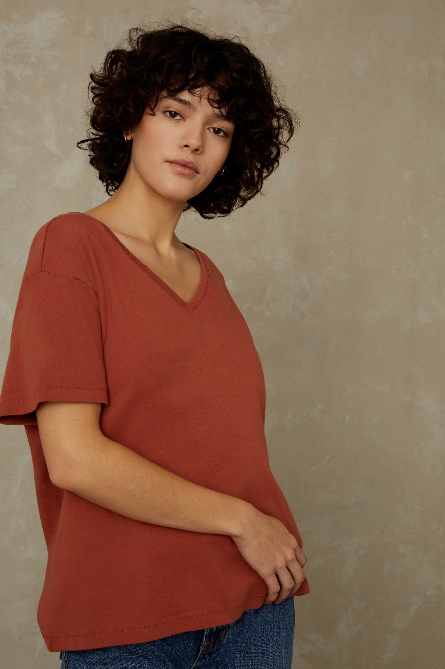 T-shirt col V en coton bio - terracotta "amarissa terracotta"