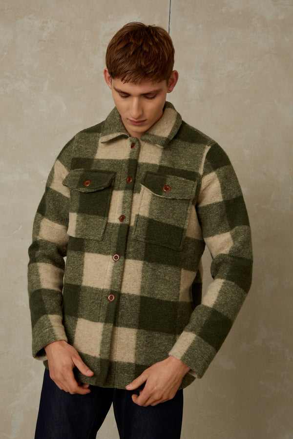 Veste à carreaux en laine recyclée | Vert "kaiser forest green check"