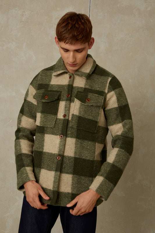 Veste à carreaux en laine recyclée | Vert "kaiser forest green check"