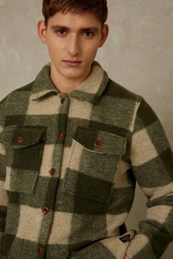 Veste à carreaux en laine recyclée | Vert "kaiser forest green check"
