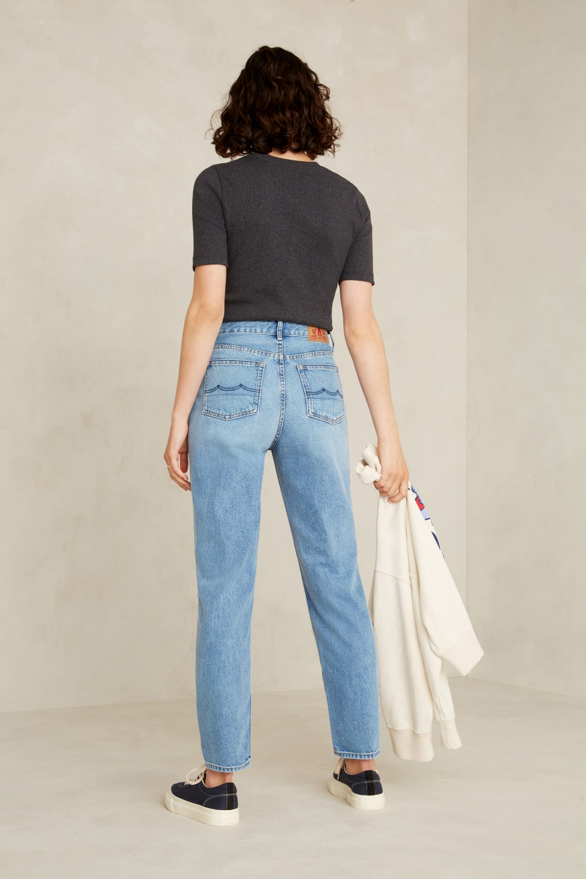 Jean mom en coton bio et recyclé | bleu délavé "caroline cropped sanibel light"