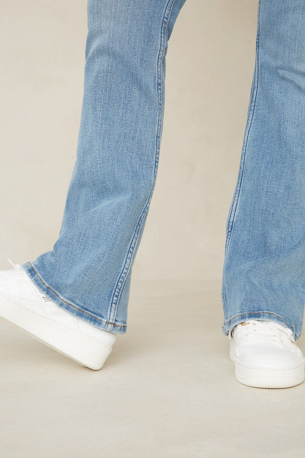 Jean flare bleu délavé en coton bio et recyclé - marie journey super light used