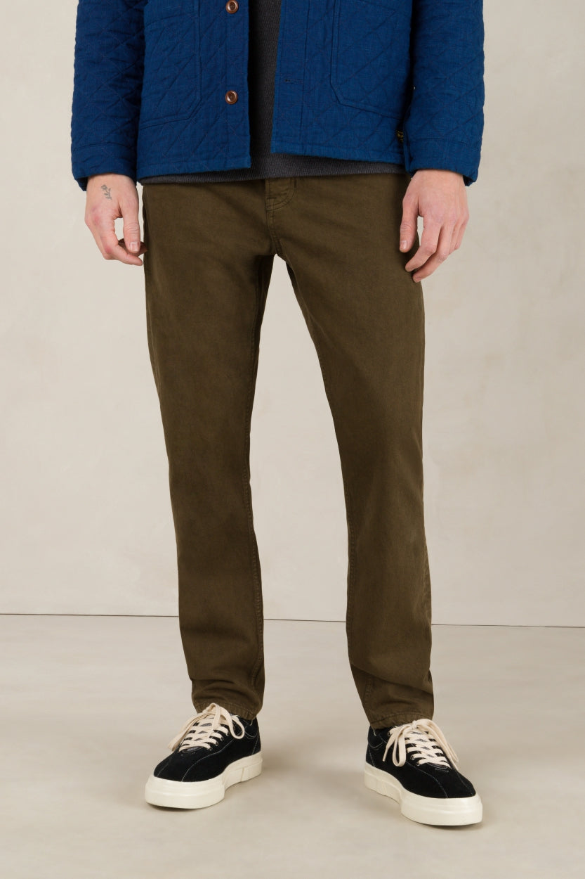 Pantalon fuselé en coton recyclé | Vert kaki "jerrick moss green"