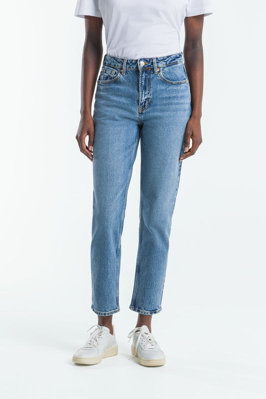 Jean mom en coton recyclé | bleu "caroline cropped stretch - eco xavier blue marble"