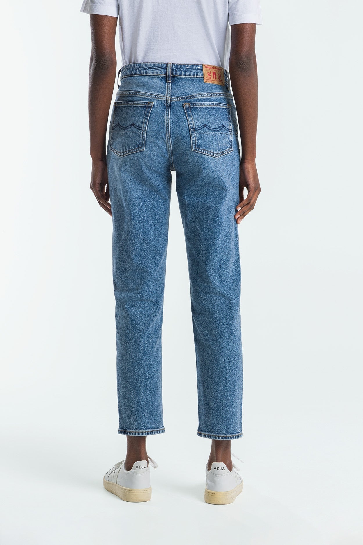 Jean mom en coton recyclé | bleu "caroline cropped stretch - eco xavier blue marble"