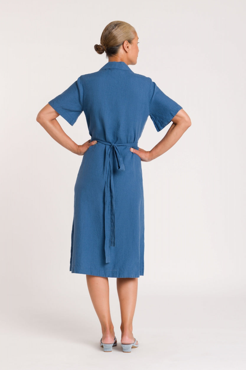 Robe portefeuille en lin | Bleu "thyra dark blue"